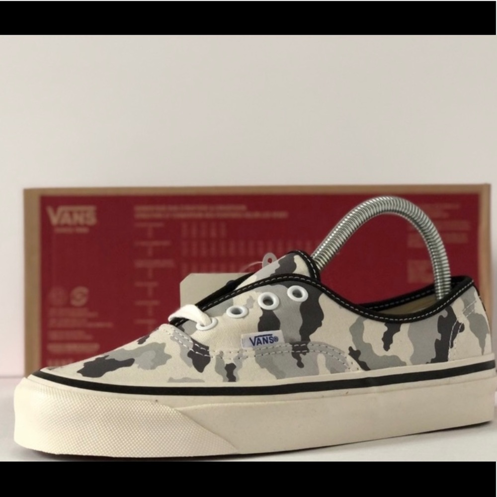 Vans Classic Camo Low-Top Sneakers in Gray and Black